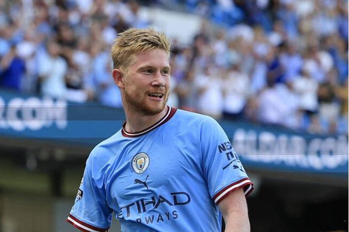 دي بروين يسخر من صحيفة إنجليزية في ذكرى انتقاله إلى مانشستر سيتي 630f48a04c59b771c440fa92