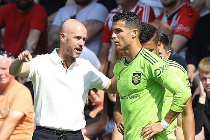 مدرب مانشستر يونايتد يحسم مصير رونالدو 630f99a742360454250401e0