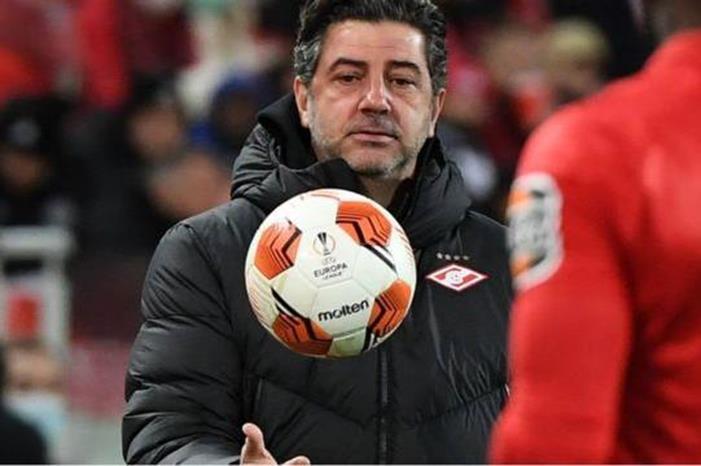 فيتوريا يحضر لقاء الأهلي وفاركو _125873131_gettyimages-1236002935