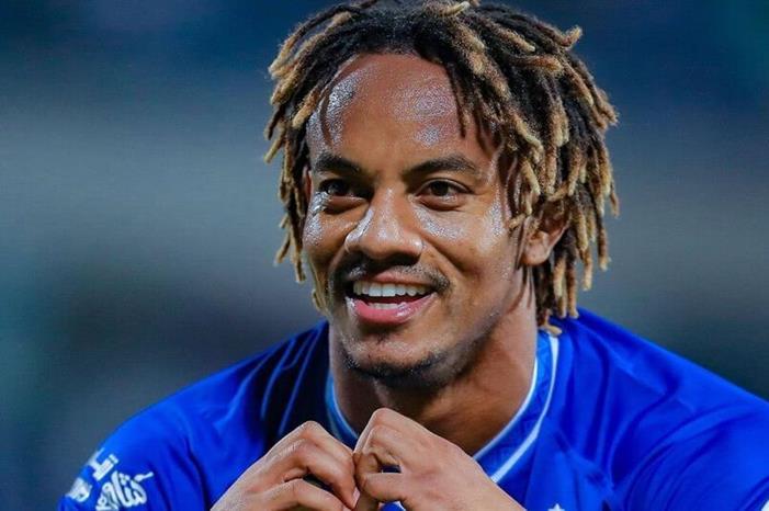 إدارة الهلال السعودي تتجه لتجديد عقد كاريلو لمدة موسم karelo