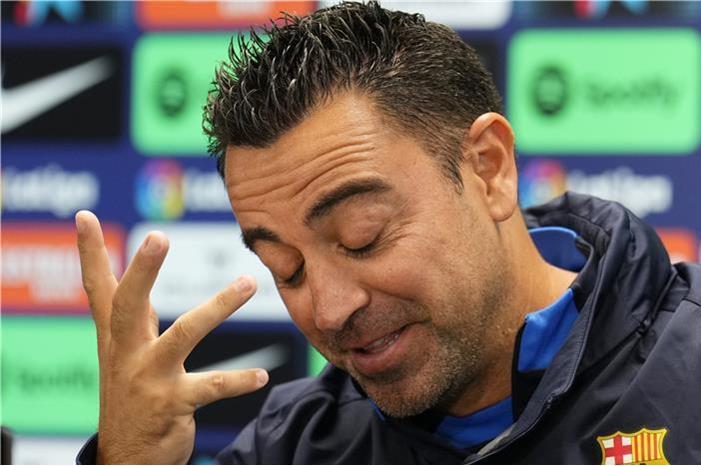 طعنة غادرة من تشافي لنجم برشلونة epa_soccer_2023-05_2023-05-22_2023-05-22-10645750_epa