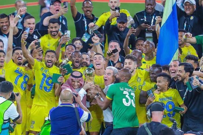 كريستيانو و12 لاعبا يقتحمون تاريخ النصر b5fa314544