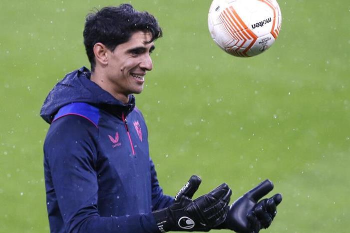 بونو خارج التشكيل المتوقع للهلال أمام الفيحاء w980-p16x9-2023-04-12T180859Z_567053990_UP1EJ4C1EEX4V_RTRMADP_3_SOCCER-EUROPA-MUN-SEV-PREVIEW