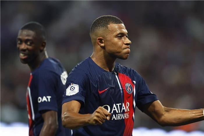 باريس يحصر مبابي بين خيارين.. أحدهما يلبي رغبة بيريز epa_soccer_2023-08_2023-08-19_2023-08-19-10808360_epa