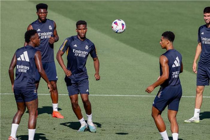 لماذا تخلى ريال مدريد عن ضم  كاكا الصغير ؟ epa_soccer_2023-08_2023-08-18_2023-08-18-10805238_epa