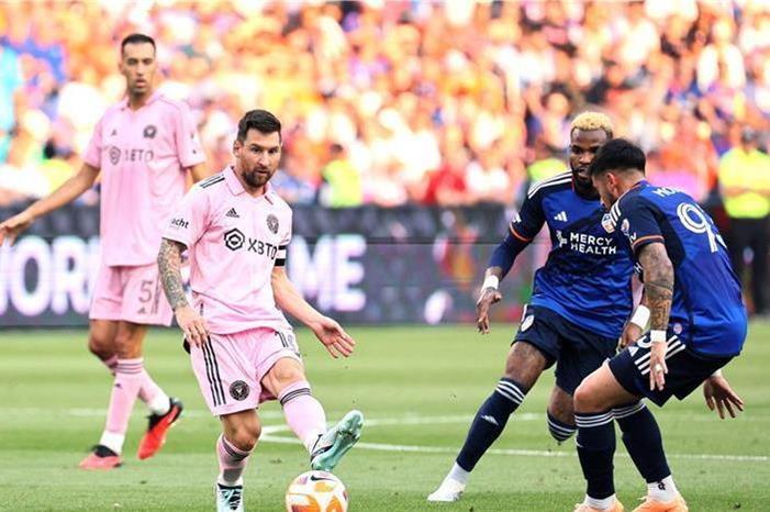 ميسي يقلب التوقعات ويقرب إنتر ميامي من اللقب الثاني afp_20230824_20230824-1634777802_afp