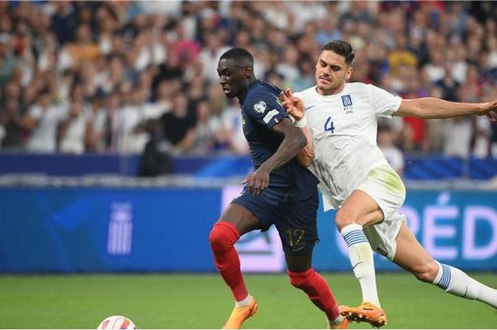 هل يرضخ باريس؟.. تصريح مدرب فرانكفورت يغضب مواني afp_20230619_20230619-afp_33kd9ge_afp