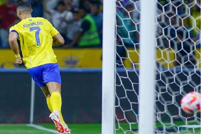 رونالدو يقود النصر لاكتساح الفتح في الدوري السعودي (فيديو) 64e907664236041acb416e32 (1)
