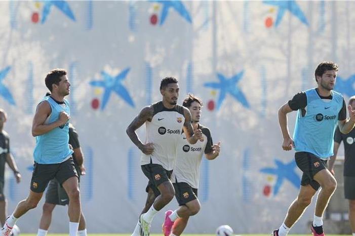 النصر السعودي يطارد نجم برشلونة epa_soccer_2023-08_2023-08-18_2023-08-18-10805268_epa