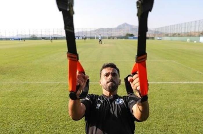 بيراميدز يوضح حقيقة رحيل عبد الله السعيد corr_474_koo_474633