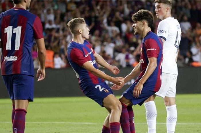 برشلونة يربط نجمه الواعد حتى 2027 epa_soccer_2023-08_2023-08-08_2023-08-08-10791295_epa (1)