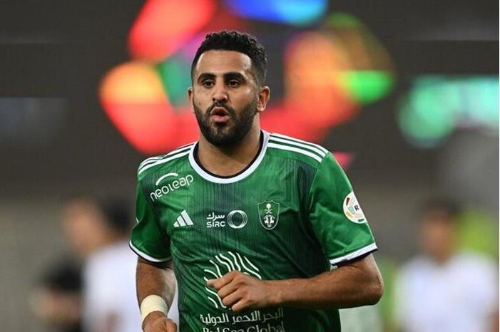 شاهد.. محرز يسجل في فوز أهلي جدة على الطائي وكيف احتفل الجمهور السعودي به 64ef00714236043cfd0fbaf0