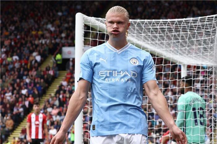 سر نوم هالاند بشريط لاصق على فمه afp_20230827_20230827-afp_33tm8m9_afp