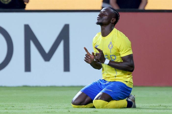 ماني يرد على الانتقادات بتصرف مفاجئ  388918