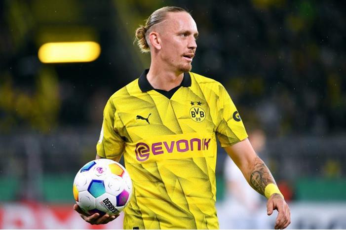 marius-wolf-borussia-dortmund-2023-1701512821-123034