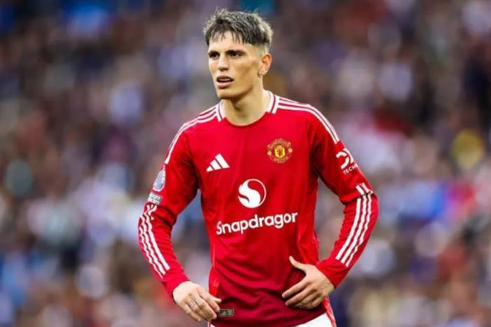 مانشستر يونايتد يسعى للتخلص من خماسي الفريق قبل غلق الانتقالات Capture