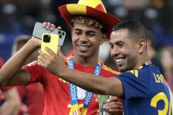 تصرف غريب من والد لامين يامال حول علاقته بنيكي نيكولا Capture