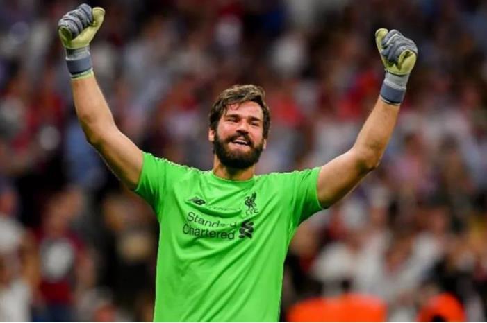 أليسون بيكر يثير الجدل.. هل ينضم إلى النصر؟ Capture