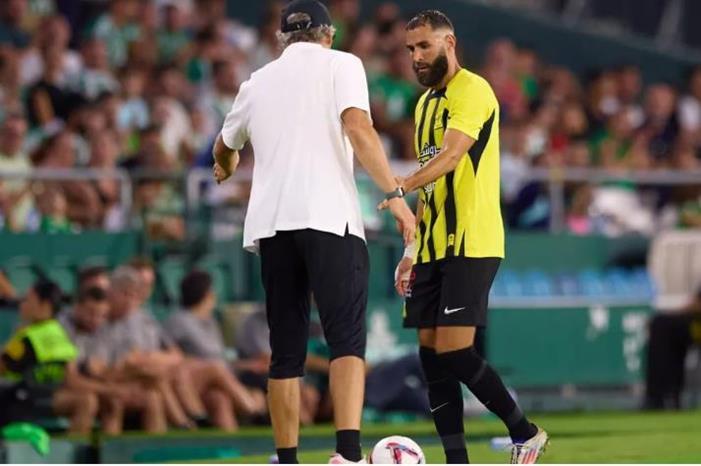 زلزال في الاتحاد.. بنزيما يحسم مصير بلان ويفاجئ الإدارة بشأن الصفقات Capture