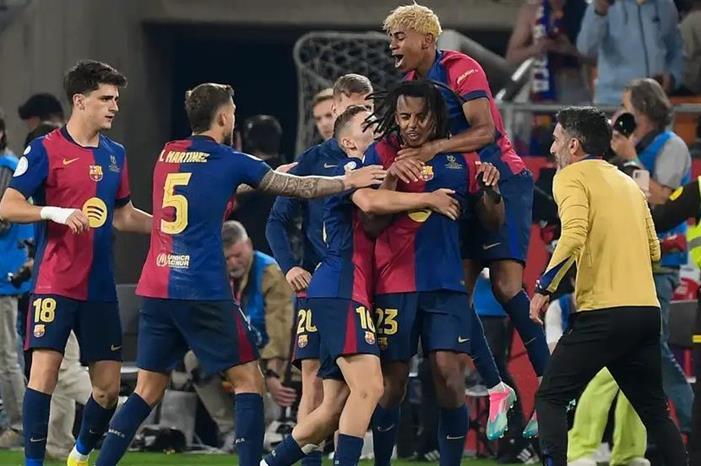 5 سنوات جديدة تحصن مدافع برشلونة ----