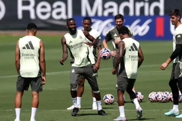 "موقف صعب مع الإدارة".. الدوري السعودي يترقب أزمة ثنائي ريال مدريد Screenshot 2025-08-09 172049