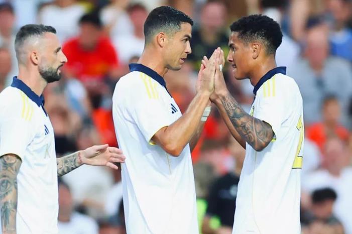 الدويش يسأل عن الناقل الرسمي الجديد لدوري روشن .. منشور مثير للجدل Screenshot 2025-08-09 190523