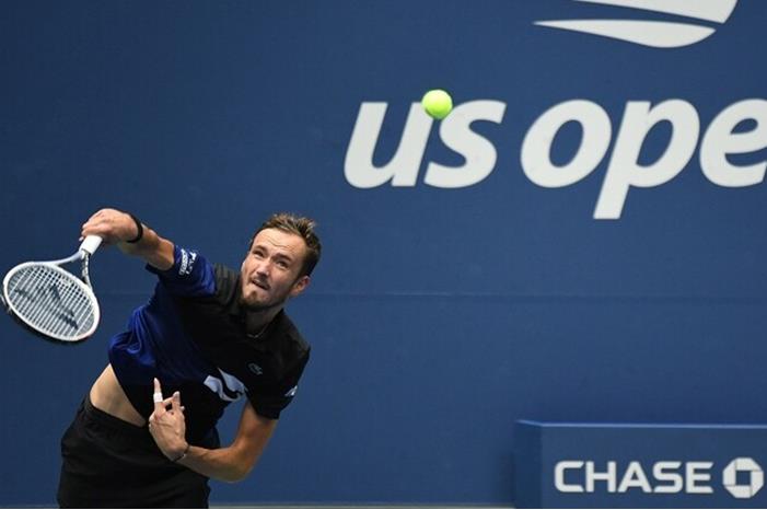 مدفيديف يحسم الموقعة الروسية أمام روبليوف 5f594d19423604330e340cb7