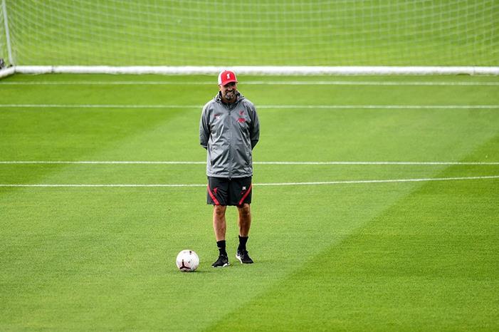 كلوب يكشف عن تأثير صفقات تشيلسي ومانشستر سيتي على ليفربول Jurgen-Klopp-1200x675