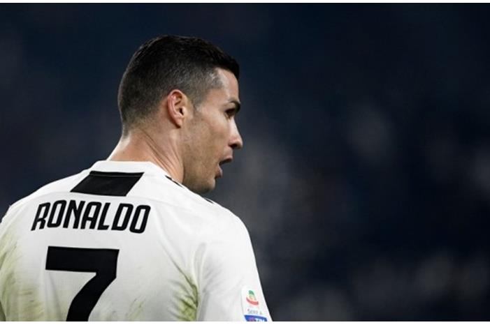 مدرب ليفربول يصدم ميسي ويتغزل برونالدو 1020192518481133