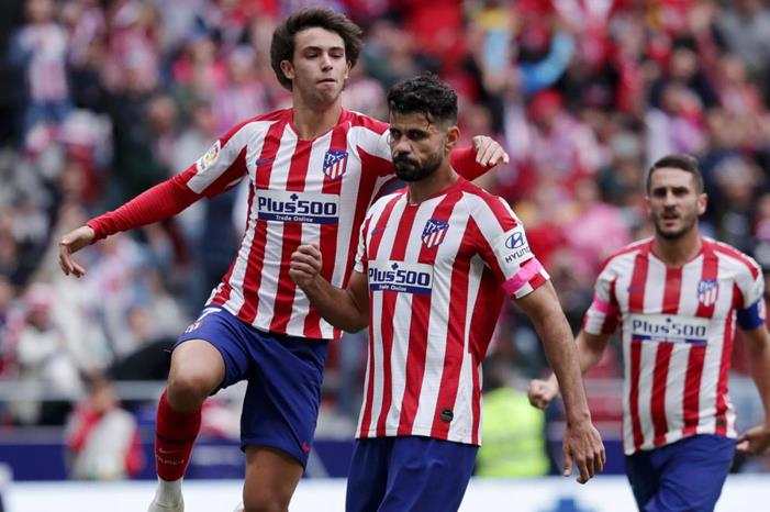 المهاجم-الإسباني-دييجو-كوستا-وسط-مع-البرتغالي-جواو-فيليكس-يسار-وقائد-الفريق-كوكي