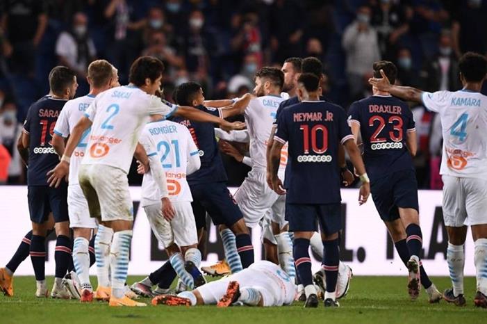 تهديدات بالقتل تطارد ألفارو بعد أزمته مع نيمار 127936