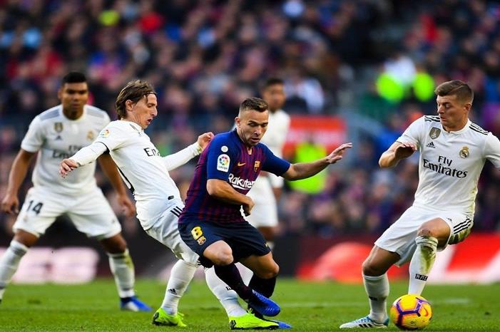 كيف سيعاني برشلونة اقتصاديا بسبب إقامة الكلاسيكو في كامب نو؟ classico-2-1200x675