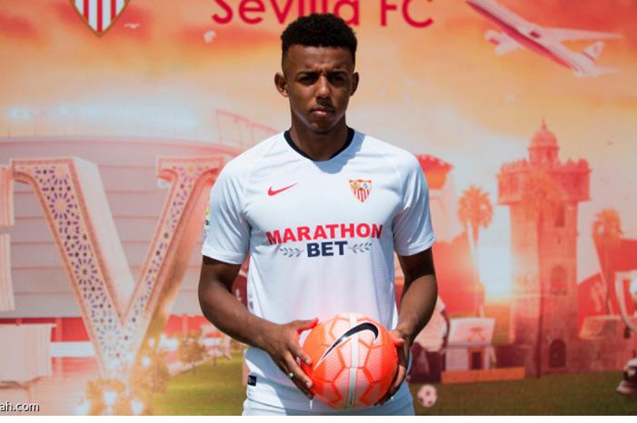 مدافع اشبيلية في طريقه للتوقيع للسيتي 800_3117ca163f