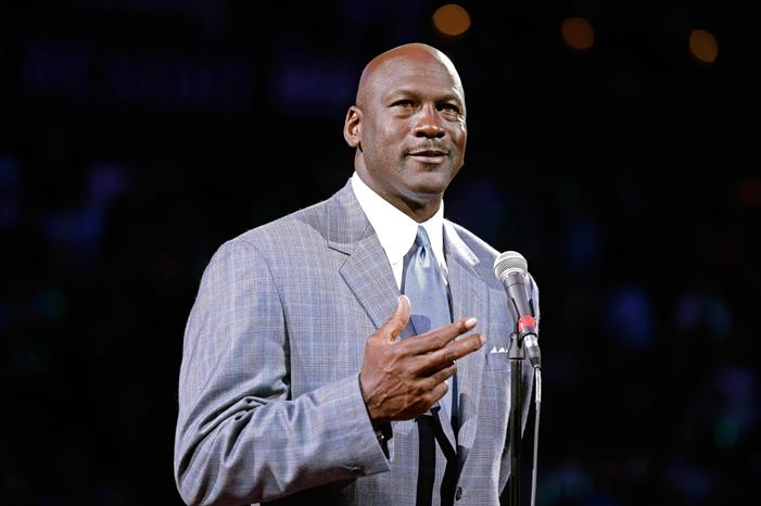 نجم كرة السلة السابق مايكل جوردان