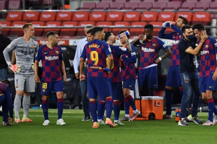 نجم برشلونة مهدد بالغياب عن كلاسيكو الأرض GettyImages-1253542211-1-1