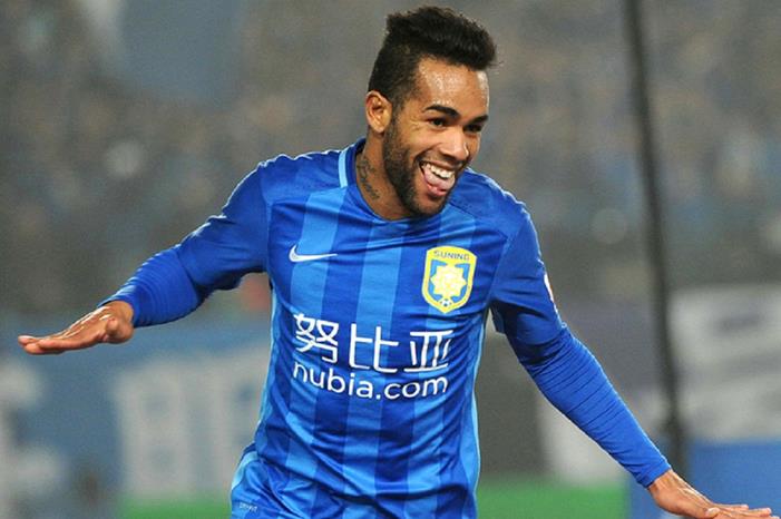 الهلال في طريقه لضم جناح سونينج index-18