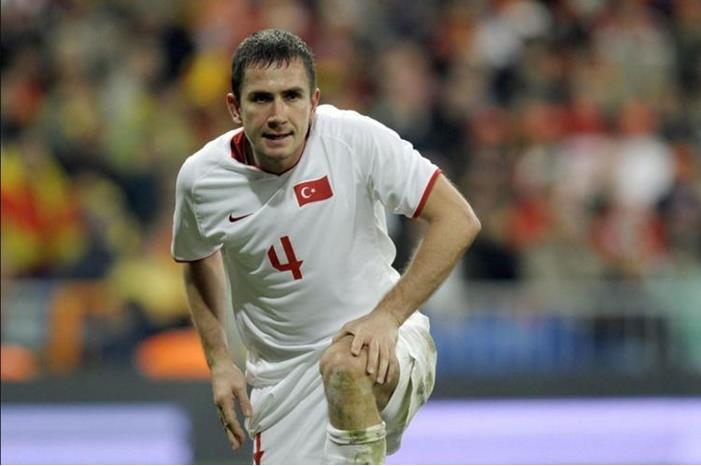 زوجة لاعب تركي تعرض مليون دولار لقتله Emre-Ashik