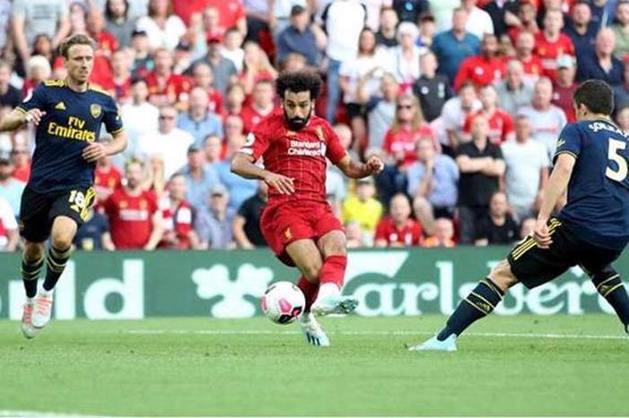 شاهد .. رد فعل غريب من حكم مباراة ليفربول وأرسنال 8202012225015802350192