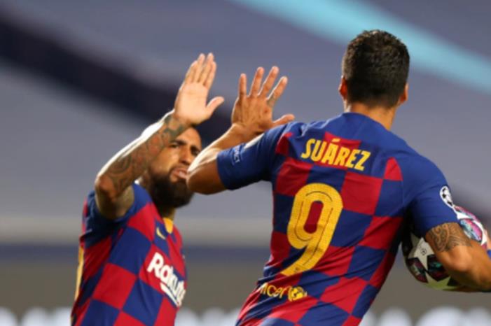 فيدال وسواريز خارج حسابات برشلونة ى