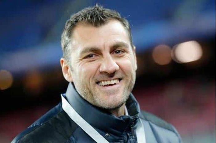 فييري: هالاند أفضل من فان باستن 0-54
