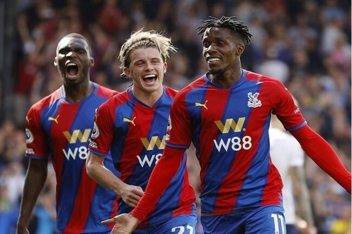 كريستال بالاس يهزم توتنهام ويوقف سلسلة انتصاراته 613cadfa4236043547422e44