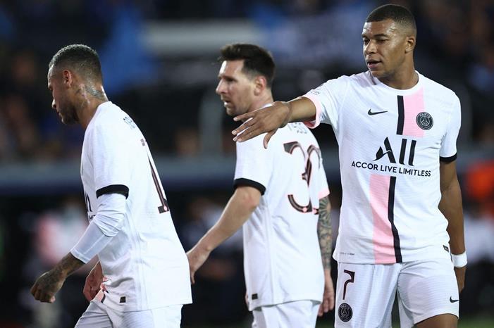 بمشاركة ميسي ومبابي ونيمار ،، باريس  يسقط في بلجيكا باريس-سان-جيرمان-1-scaled