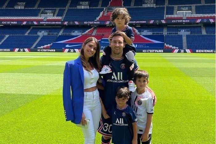 ميسي ينوي شراء القصر الوردي الذي نزل فيه شارل ديغول ..صور 6144ef674c59b70ae87bae0e