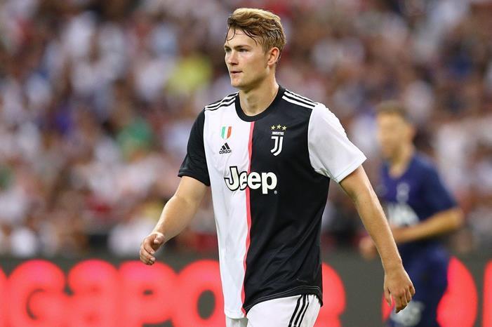الكشف عن شرط جزائي في عقد دي ليخت de-ligt-juve-raiola