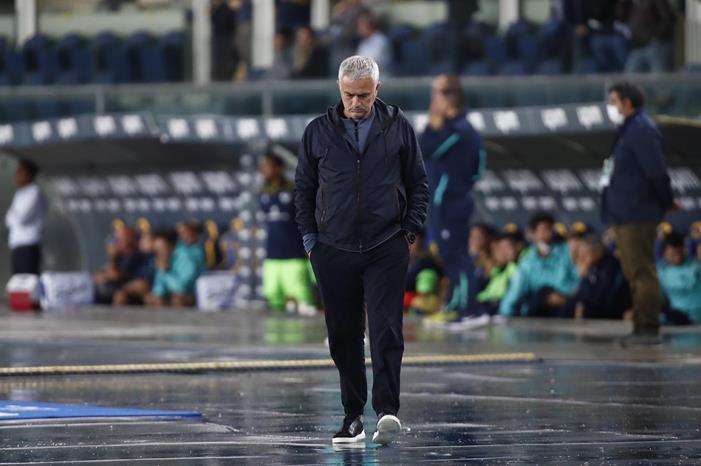 الخسارة الأولى لروما تحت قيادة مورينيو ،، وتعادل لاتسيو 124-220736-roma-mourinho-lost-2