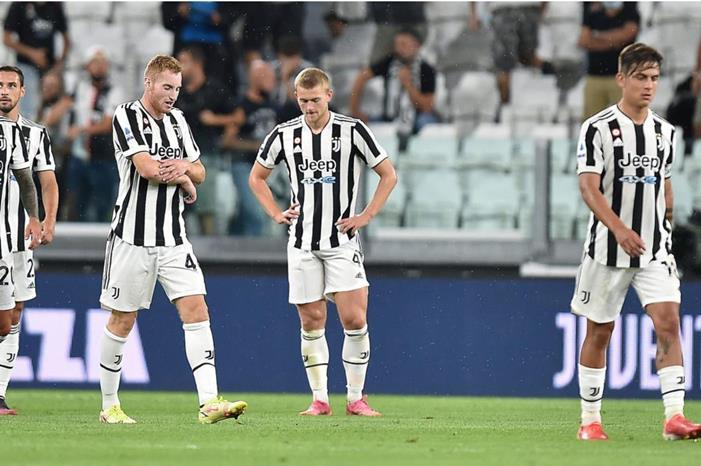 juventus-dybala-kulusevski-heads-down-2108-epa