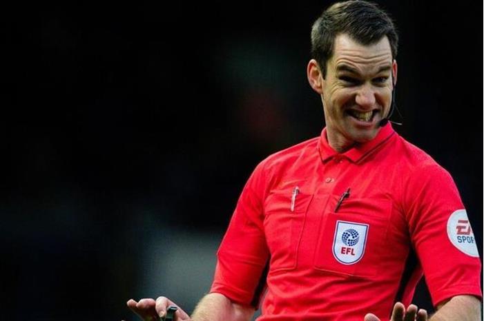 باحث أسترالي يكتب التاريخ في الدوري الإنجليزي 614974ed4c59b77bd5273e45