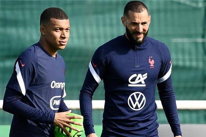 بنزيما: مبابي سيلعب يوما لريال مدريد 244734