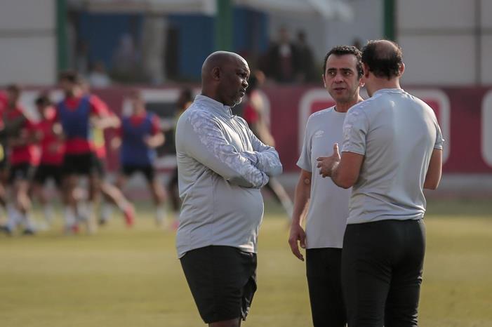 الخطيب يعاقب سيد عبدالحفيظ وموسيماني ولاعبي الأهلي mosimane-abdelhafez-ahly-training