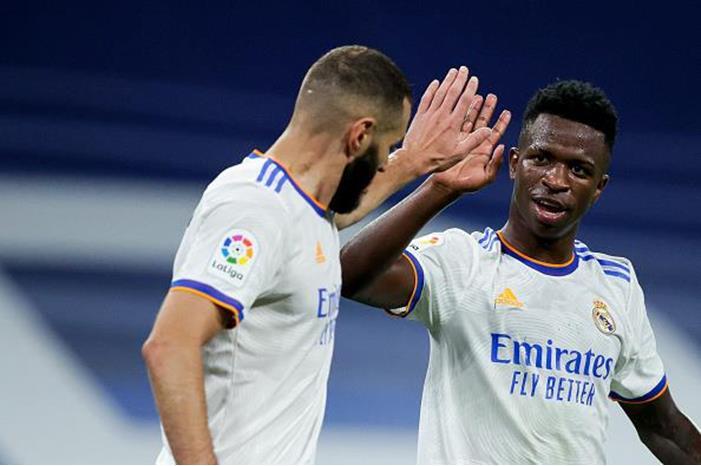 vinicius-junior-karim-benzema-real-madrid-202122_zccc1xbu1i3z12hsxmr4srmzs